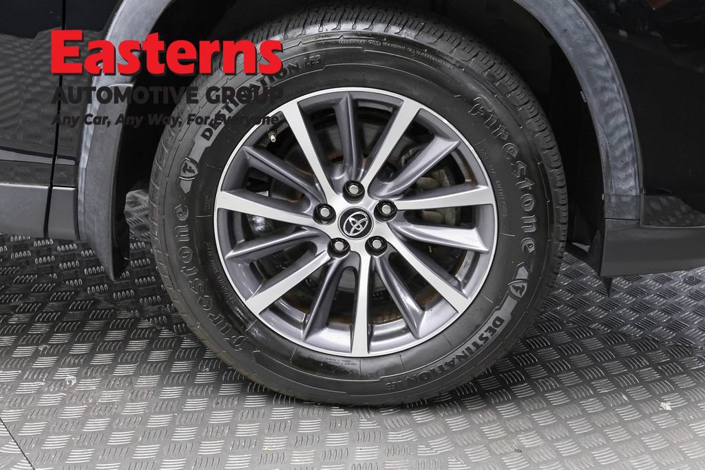 Used 2019 Toyota Highlander XLE AWD/4WD image 34