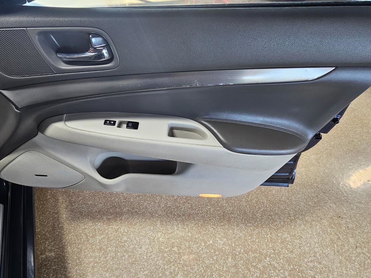 Used 2010 INFINITI G37 Journey w/ Premium Pkg image 9