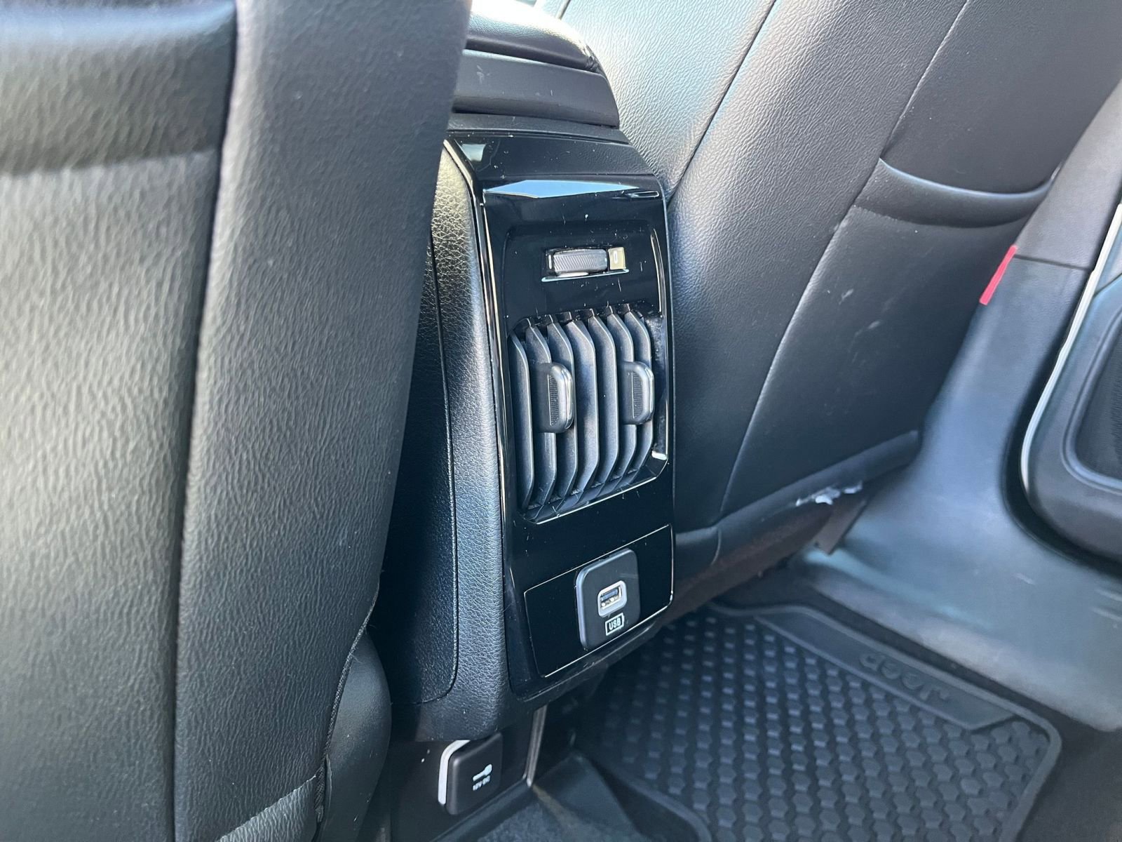 Used 2025 Jeep Compass Trailhawk image 23