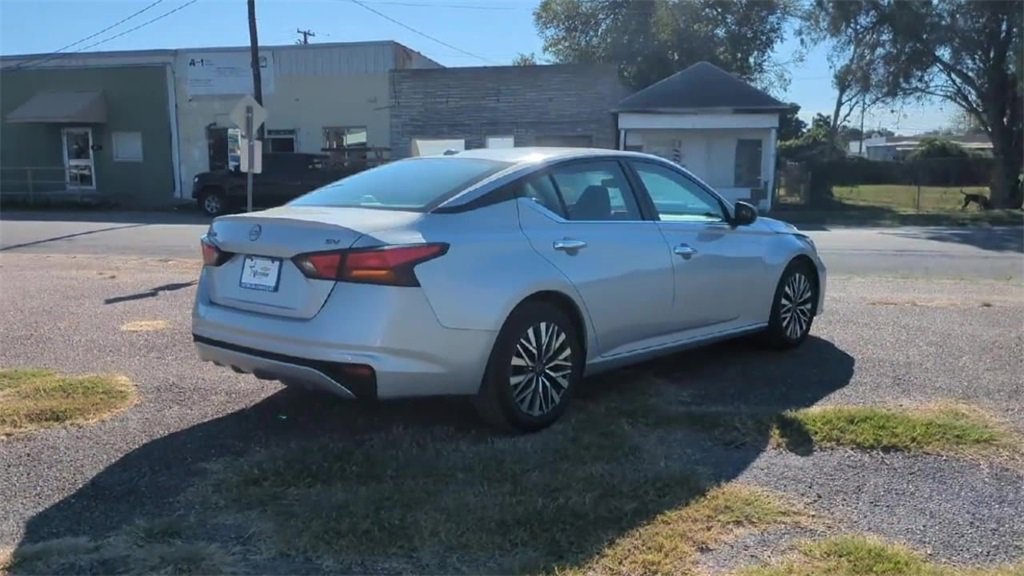 Used 2024 Nissan Altima 2.5 SV image 8