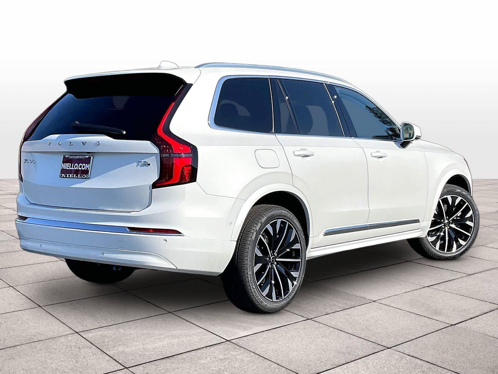 New 2026 Volvo XC90 T8 Plus w/ Protection Package image 4