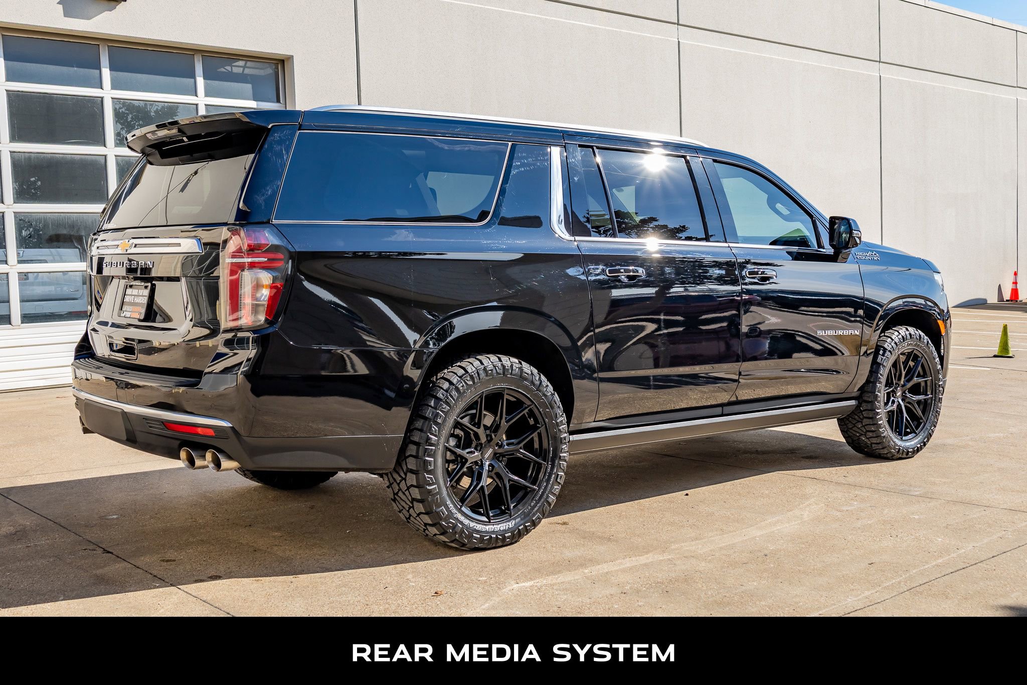 Used 2024 Chevrolet Suburban High Country image 10