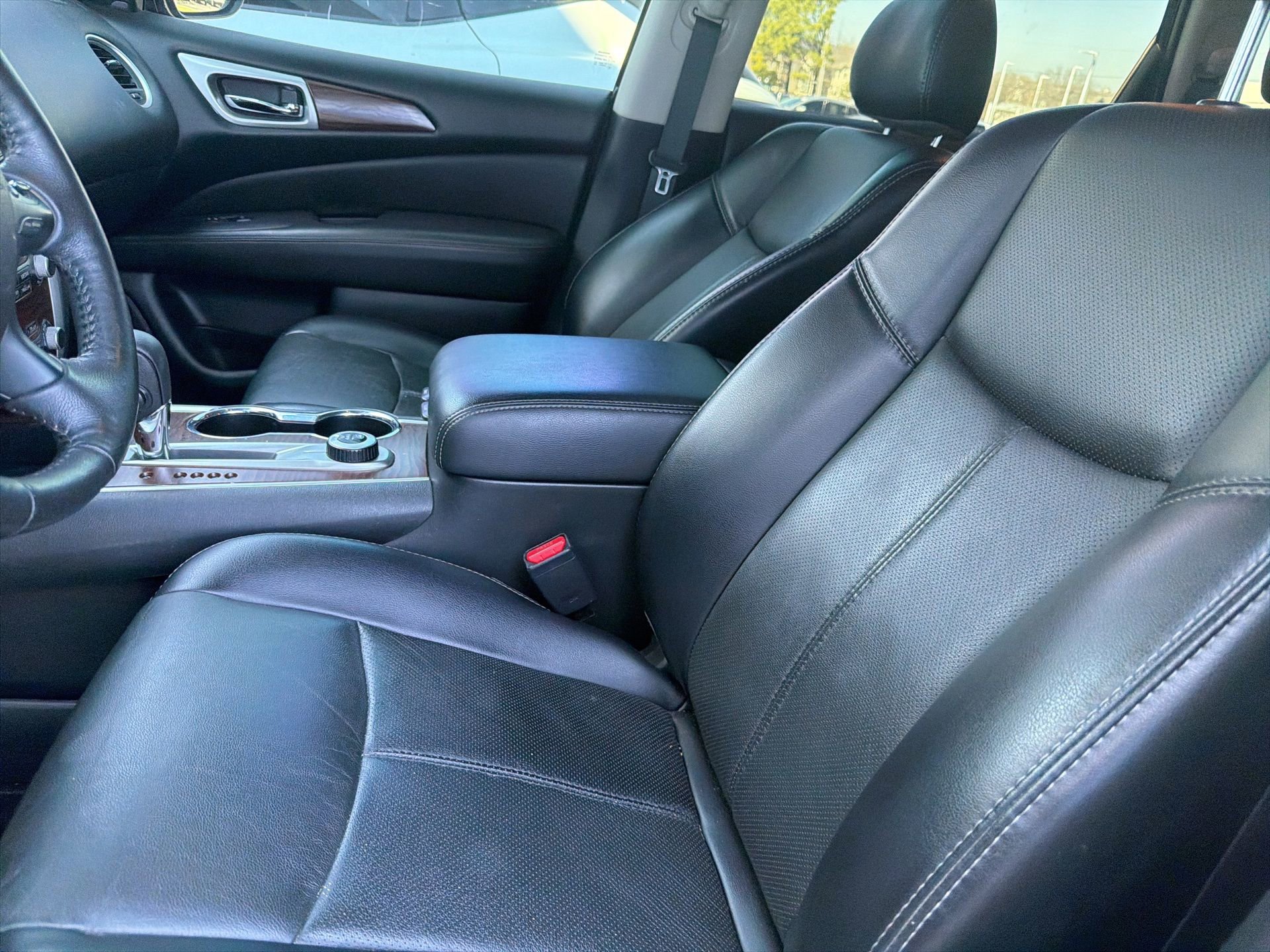 Used 2020 Nissan Pathfinder Platinum image 11