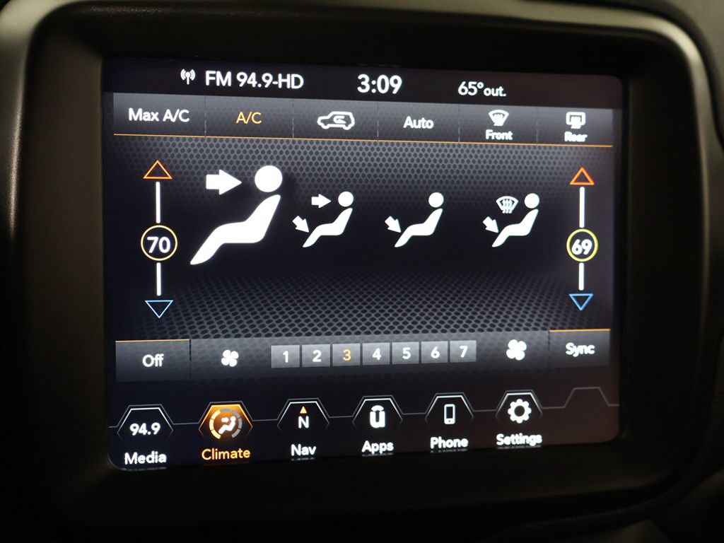 Used 2023 Jeep Renegade Latitude AWD/4WD image 43