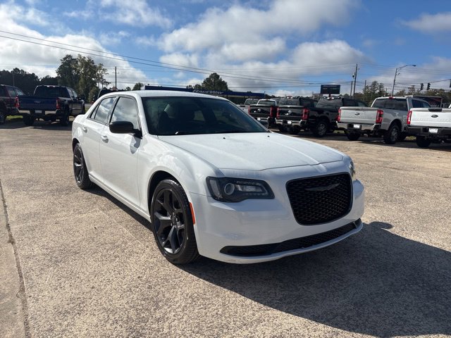 Used 2022 Chrysler 300 Touring w/ Sport Appearance Package image 2