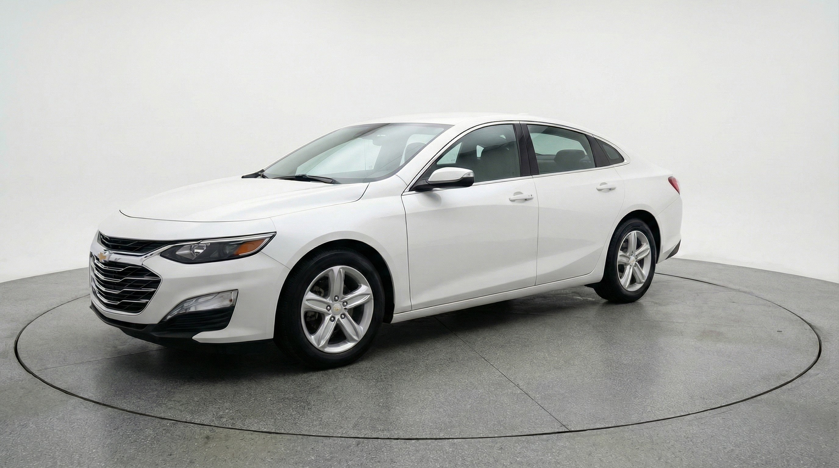 Used 2023 Chevrolet Malibu LT w/ Driver Confidence Package FWD image 3