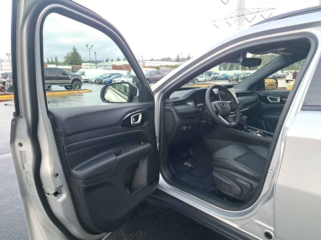 New 2026 Jeep Compass Latitude image 10