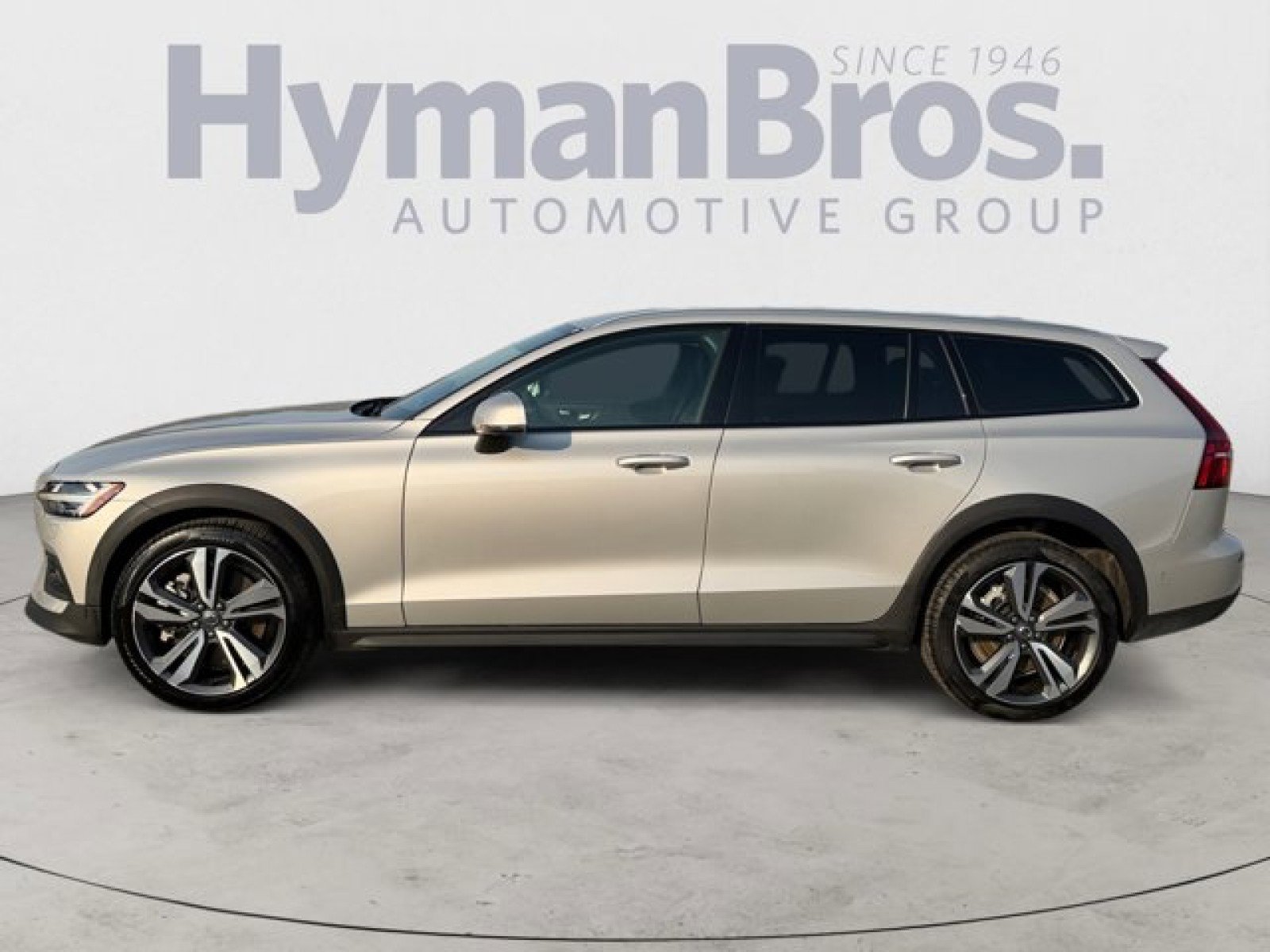Used 2025 Volvo V60 B5 Cross Country Plus image 6