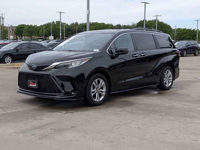 Used 2023 Toyota Sienna XSE AWD/4WD image 10