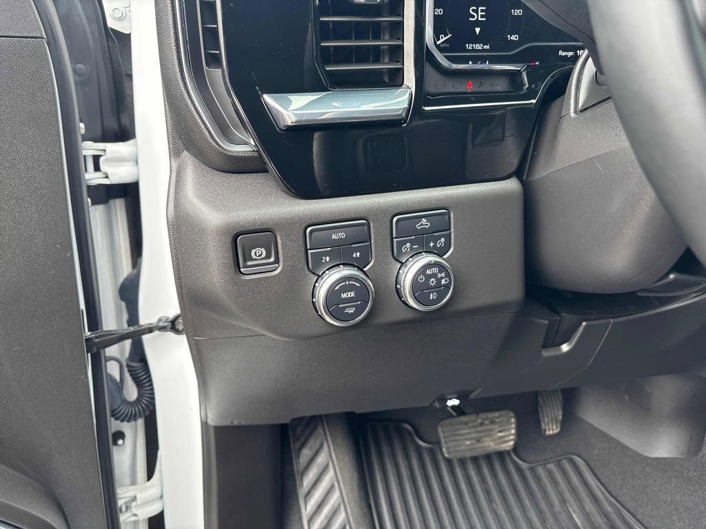 Used 2025 GMC Sierra 1500 Elevation image 14
