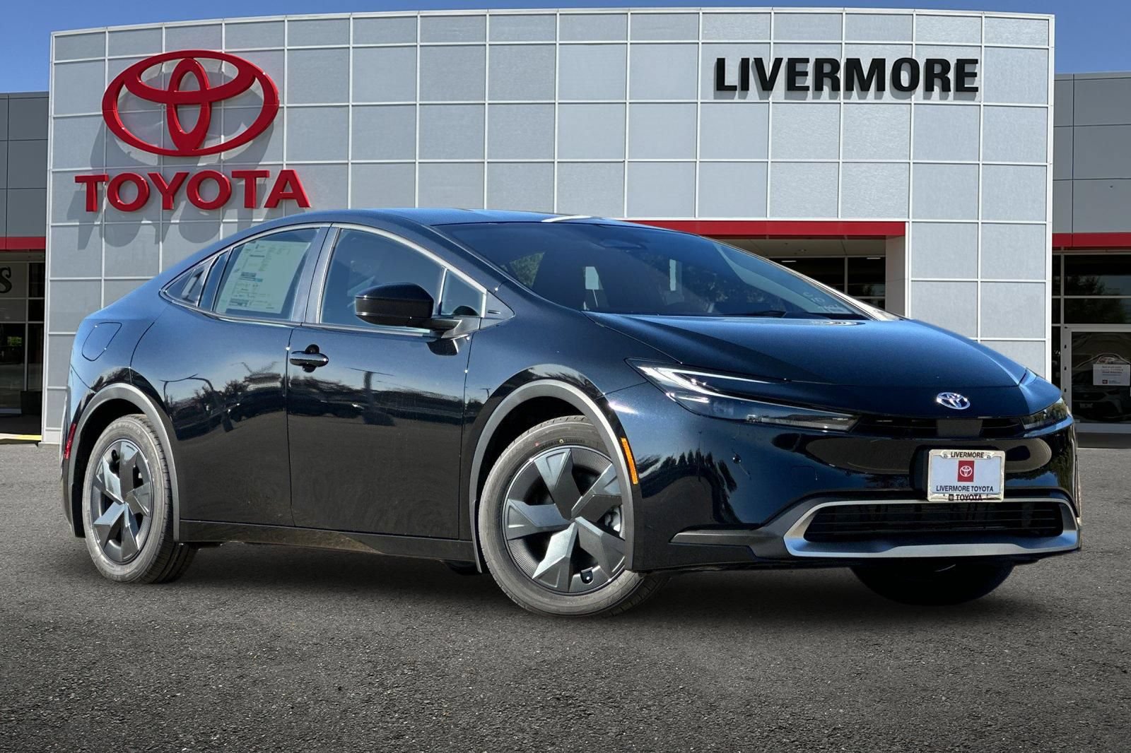 New 2026 Toyota Prius Plug-In Hybrid FWD image 2