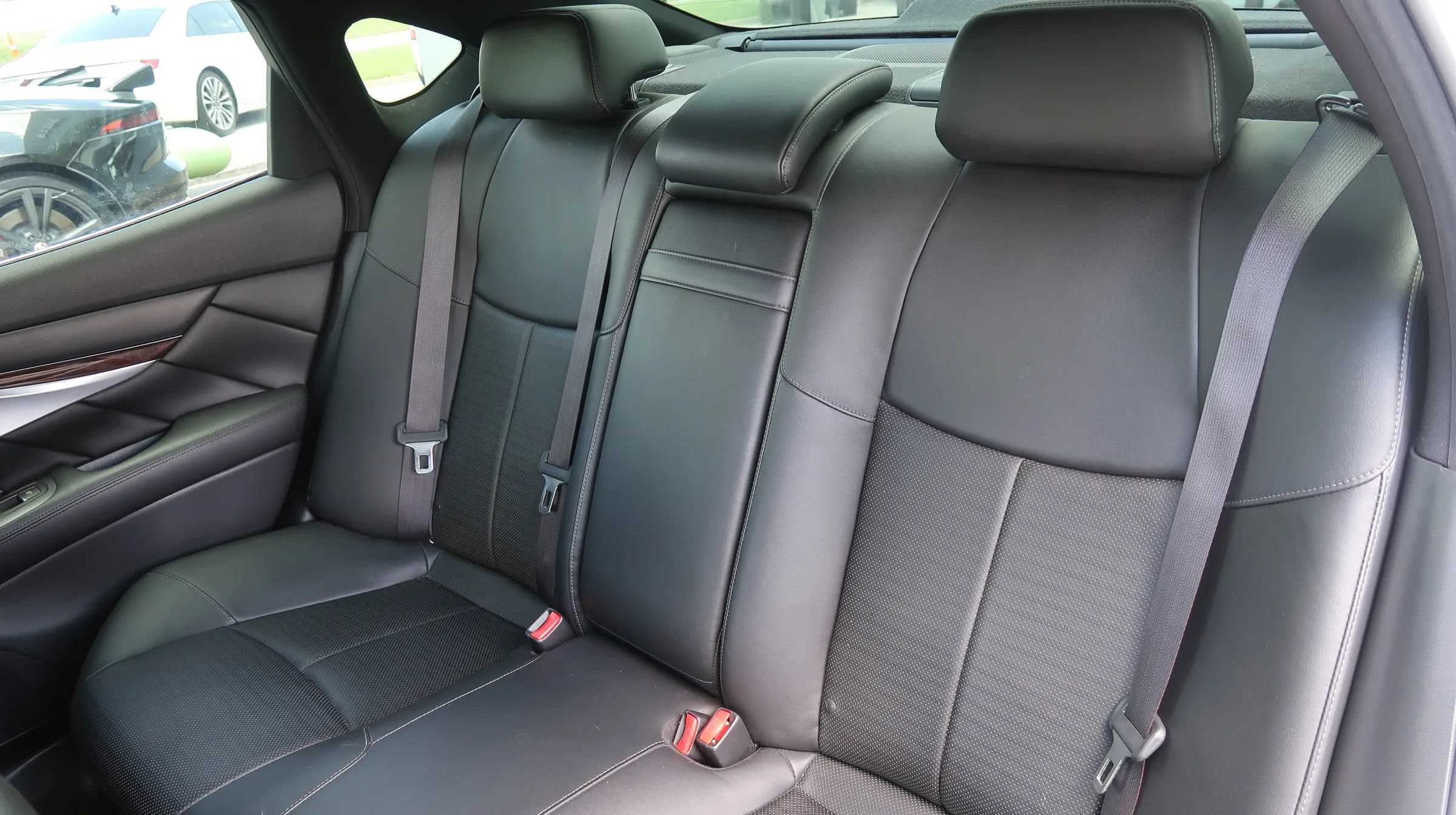 Used 2019 INFINITI Q70 Luxe w/ Sport Package RWD image 23