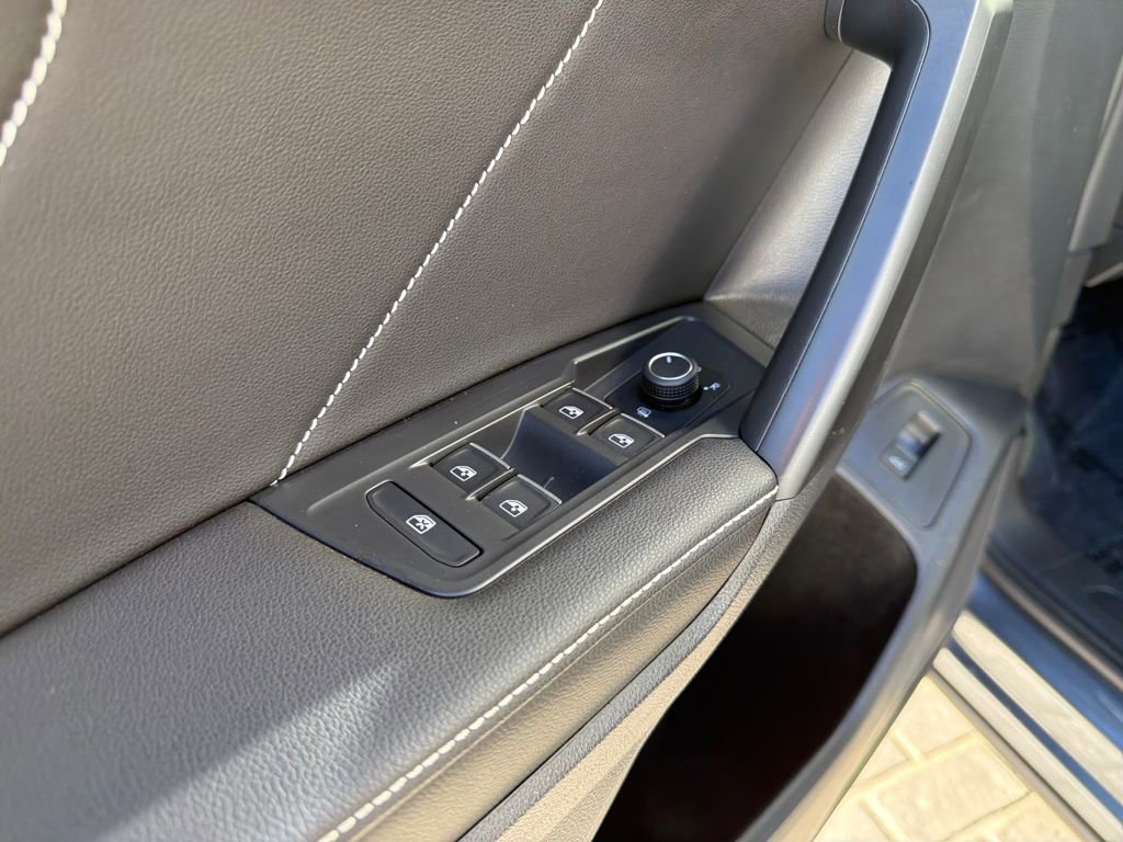 Certified 2022 Volkswagen Tiguan SE w/ Panoramic Sunroof Package image 13