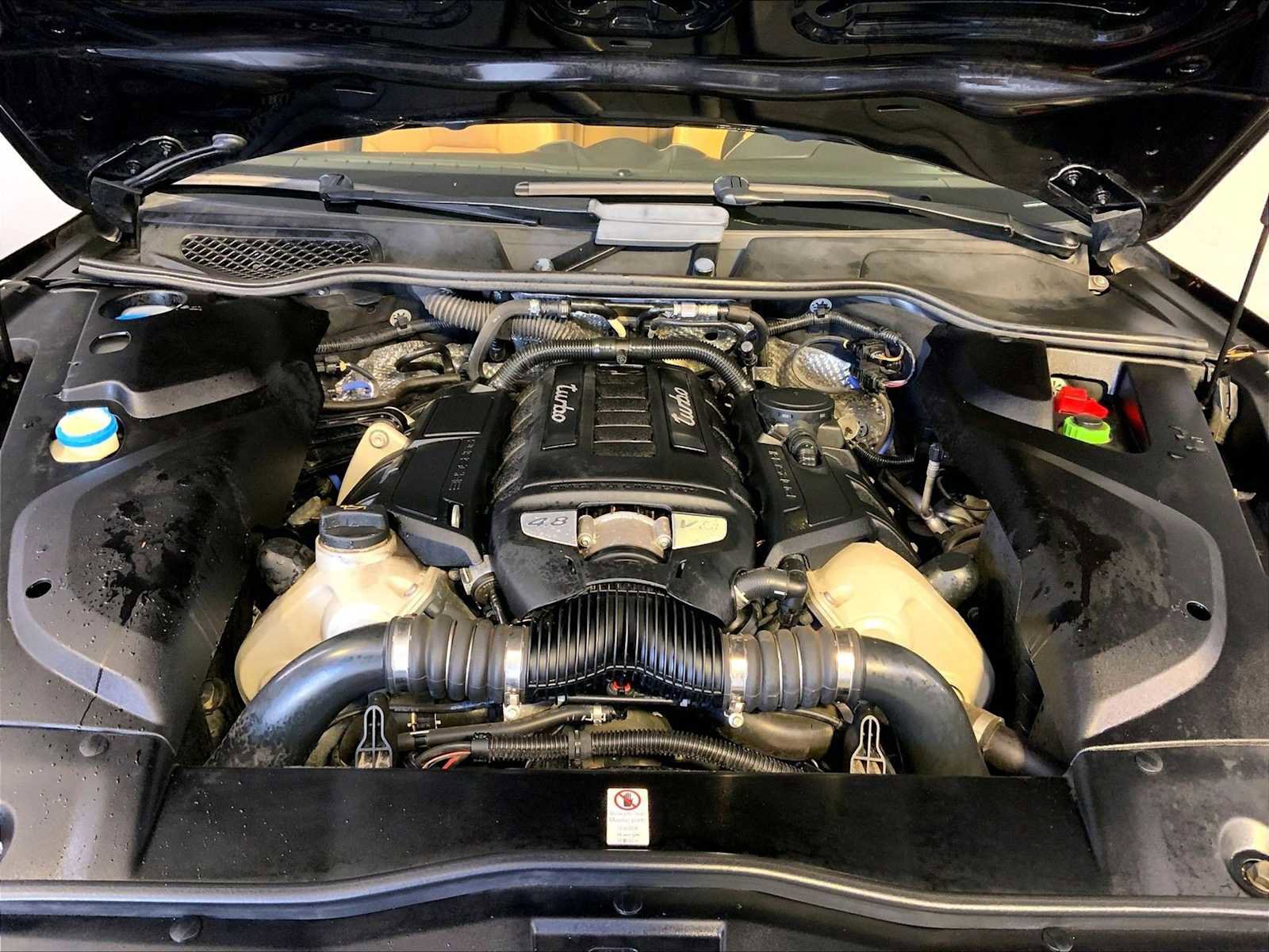 Used 2015 Porsche Cayenne Turbo AWD/4WD image 32