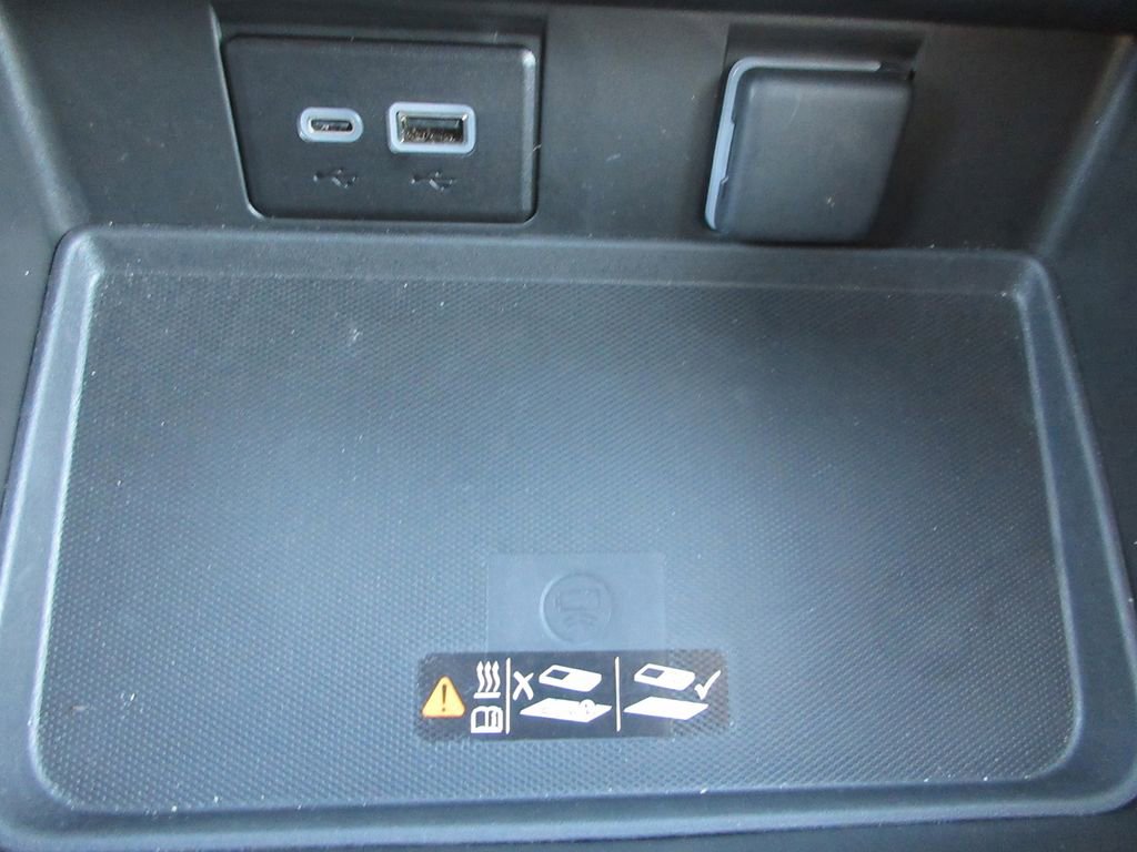 Certified 2024 Chevrolet Suburban Z71 w/ Luxury Package image 32