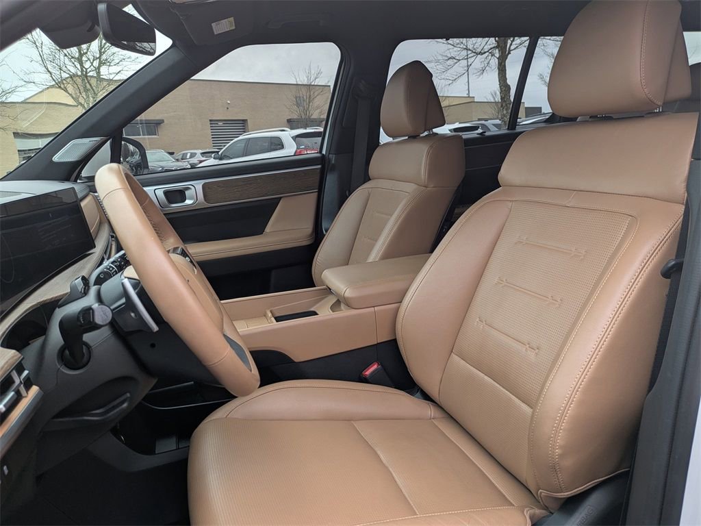 Used 2025 Hyundai Santa Fe Limited AWD/4WD image 18