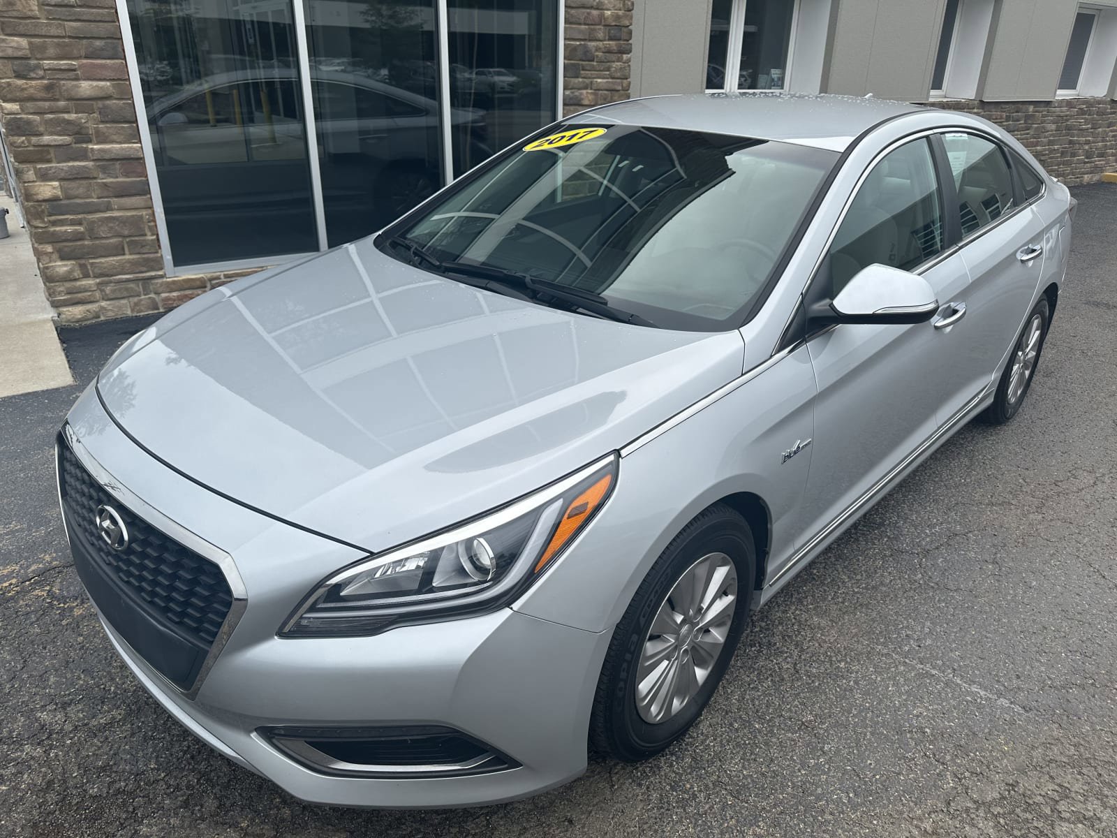 Used 2017 Hyundai Sonata SE FWD image 2