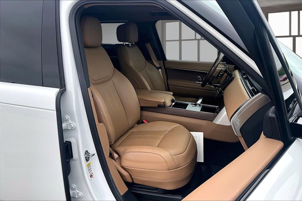 Used 2025 Land Rover Range Rover SE AWD/4WD image 7