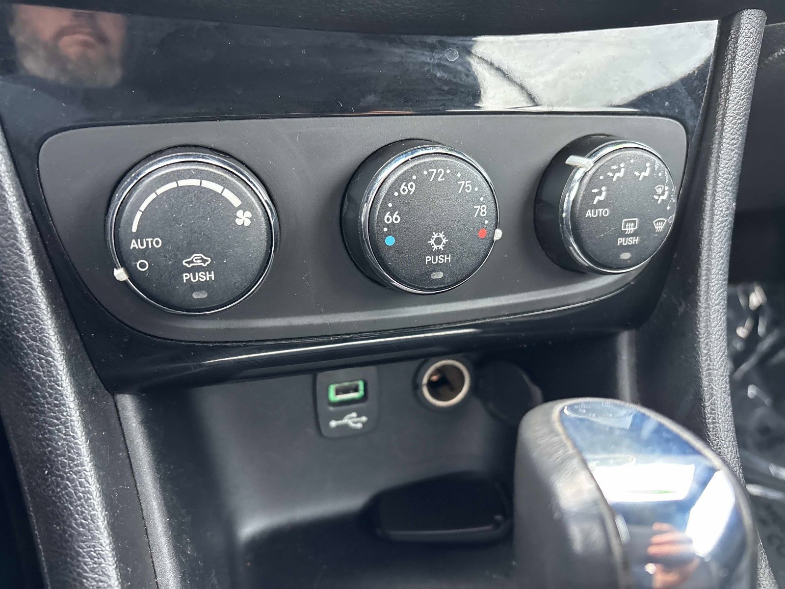 Used 2012 Chrysler 200 S image 29