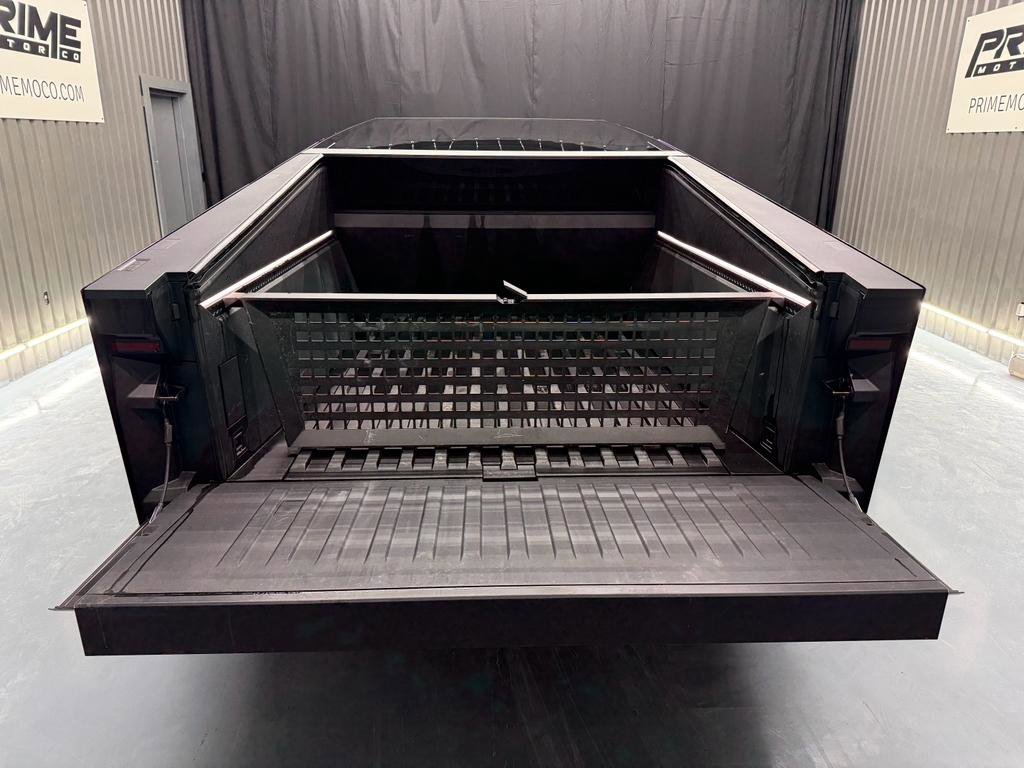 Used 2024 Tesla Cybertruck AWD Crew Cab image 16