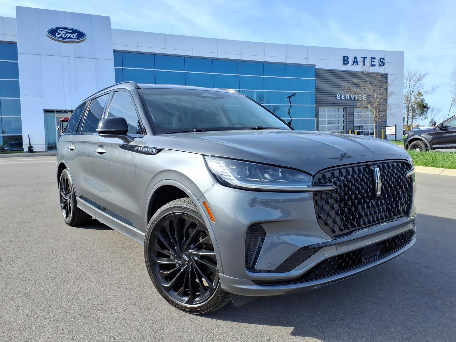 Used 2025 Lincoln Aviator Reserve w/ Equipment Group 201A image 1