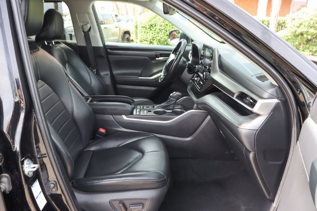 Used 2021 Toyota Highlander XLE AWD/4WD image 42