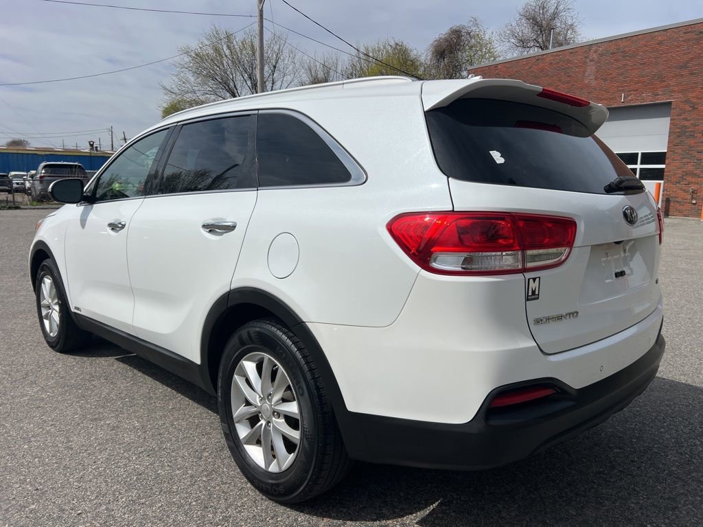 Used 2016 Kia Sorento LX w/ LX Convenience Package AWD/4WD image 3