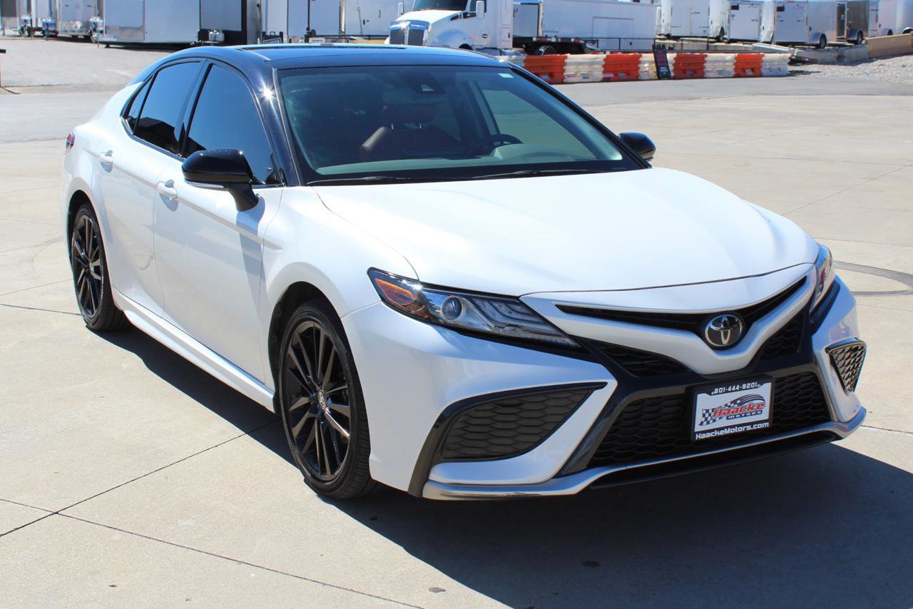 Used 2023 Toyota Camry XSE FWD image 4