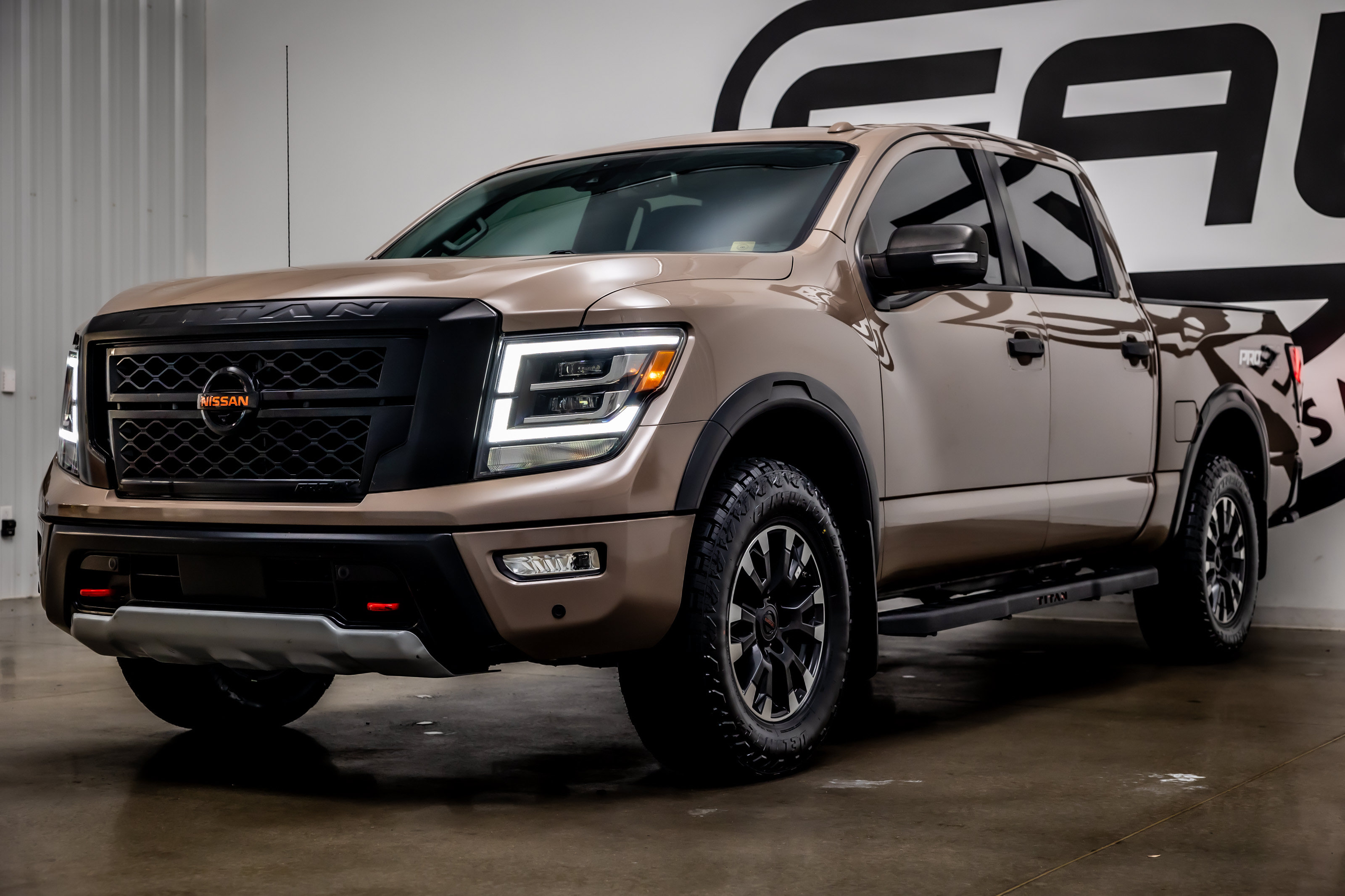 Used 2020 Nissan Titan PRO-4X w/ Pro-4x Convenience Package AWD/4WD image 29