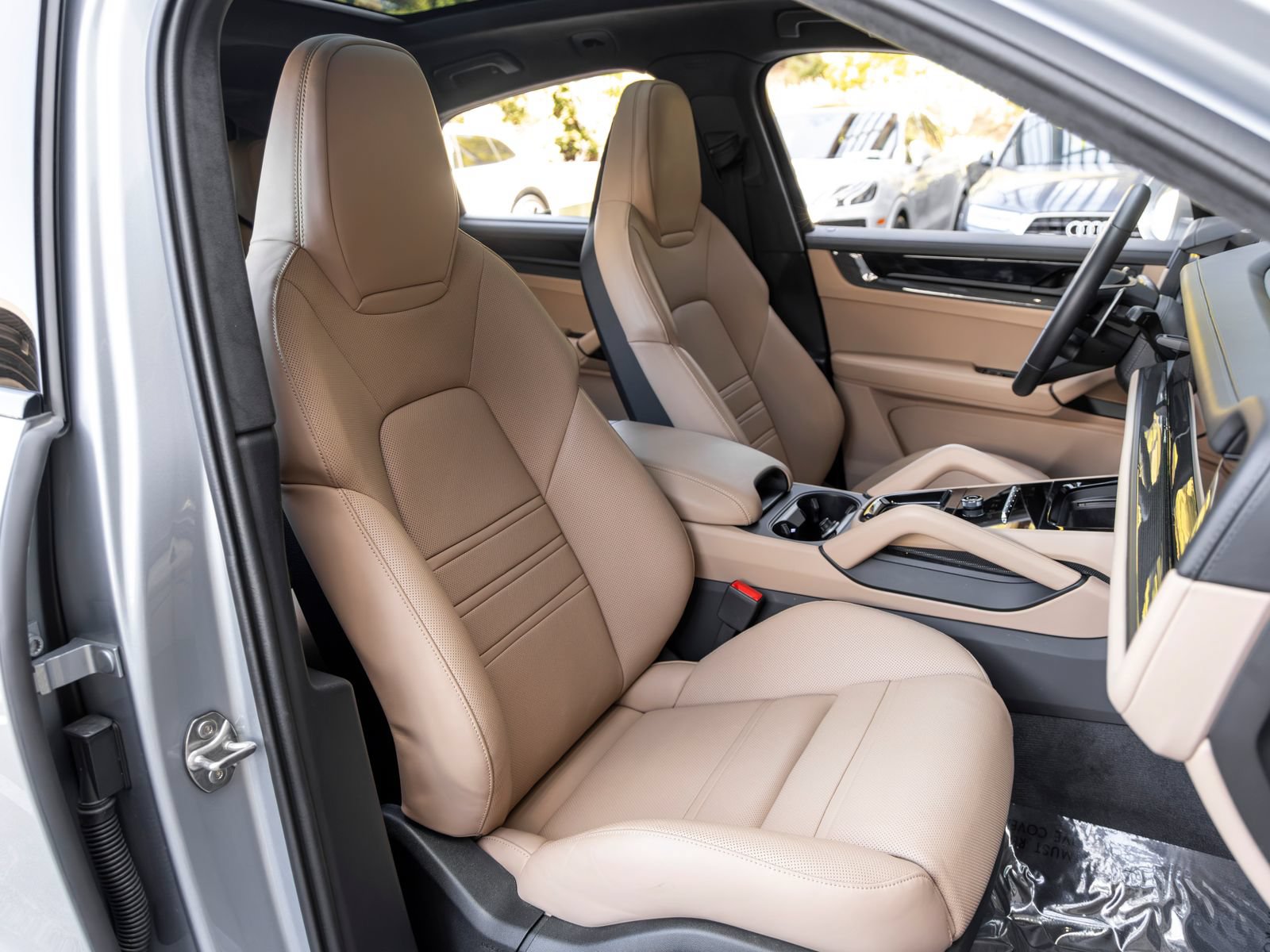 Certified 2025 Porsche Cayenne GTS AWD/4WD image 75