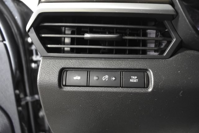 Used 2025 Nissan Altima 2.5 SV FWD image 14