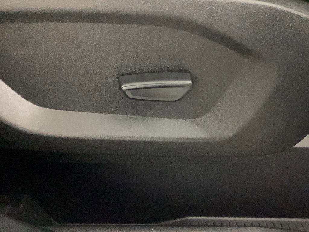 Used 2024 Ford Edge SEL image 9