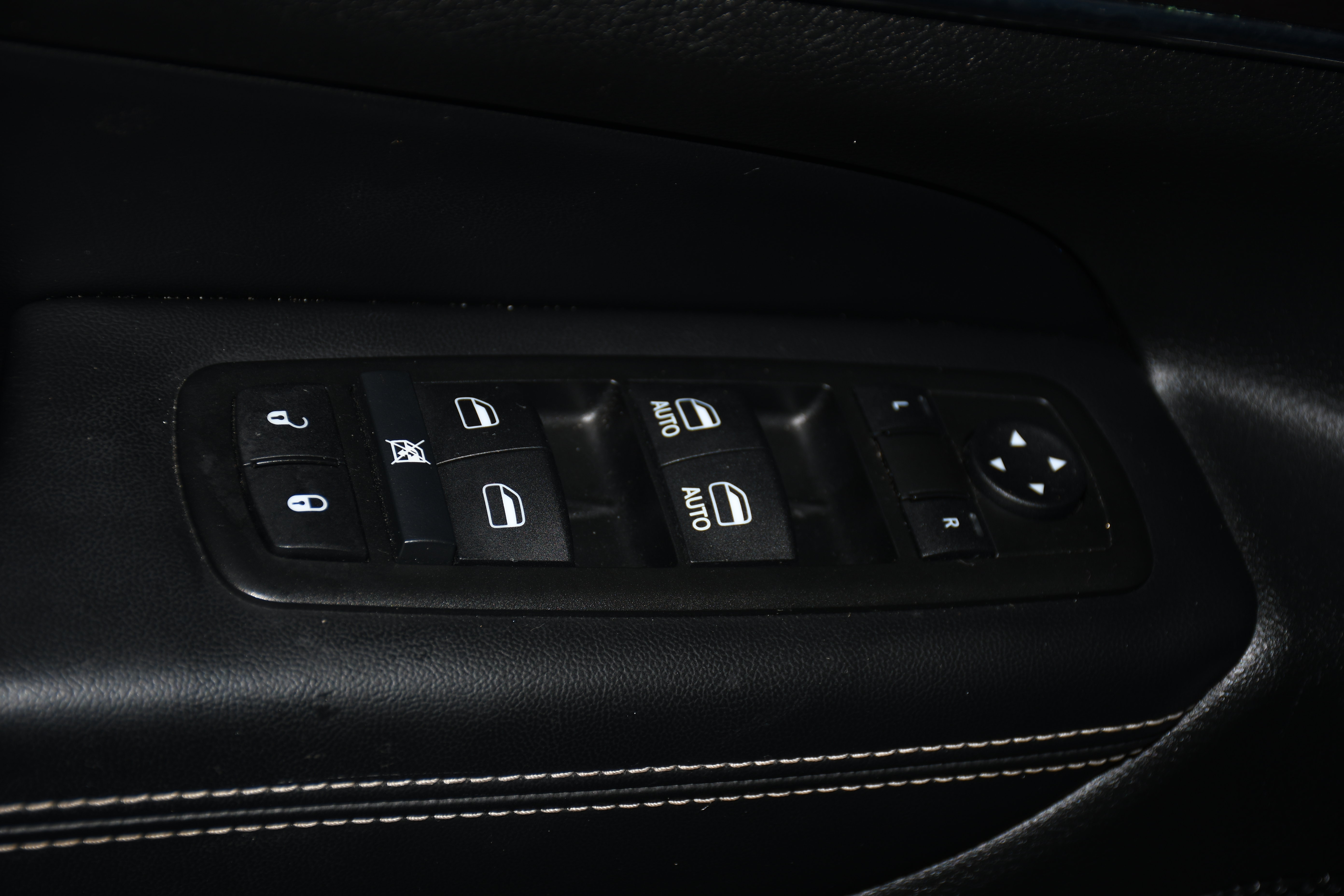 Used 2014 Jeep Grand Cherokee Limited AWD/4WD image 11
