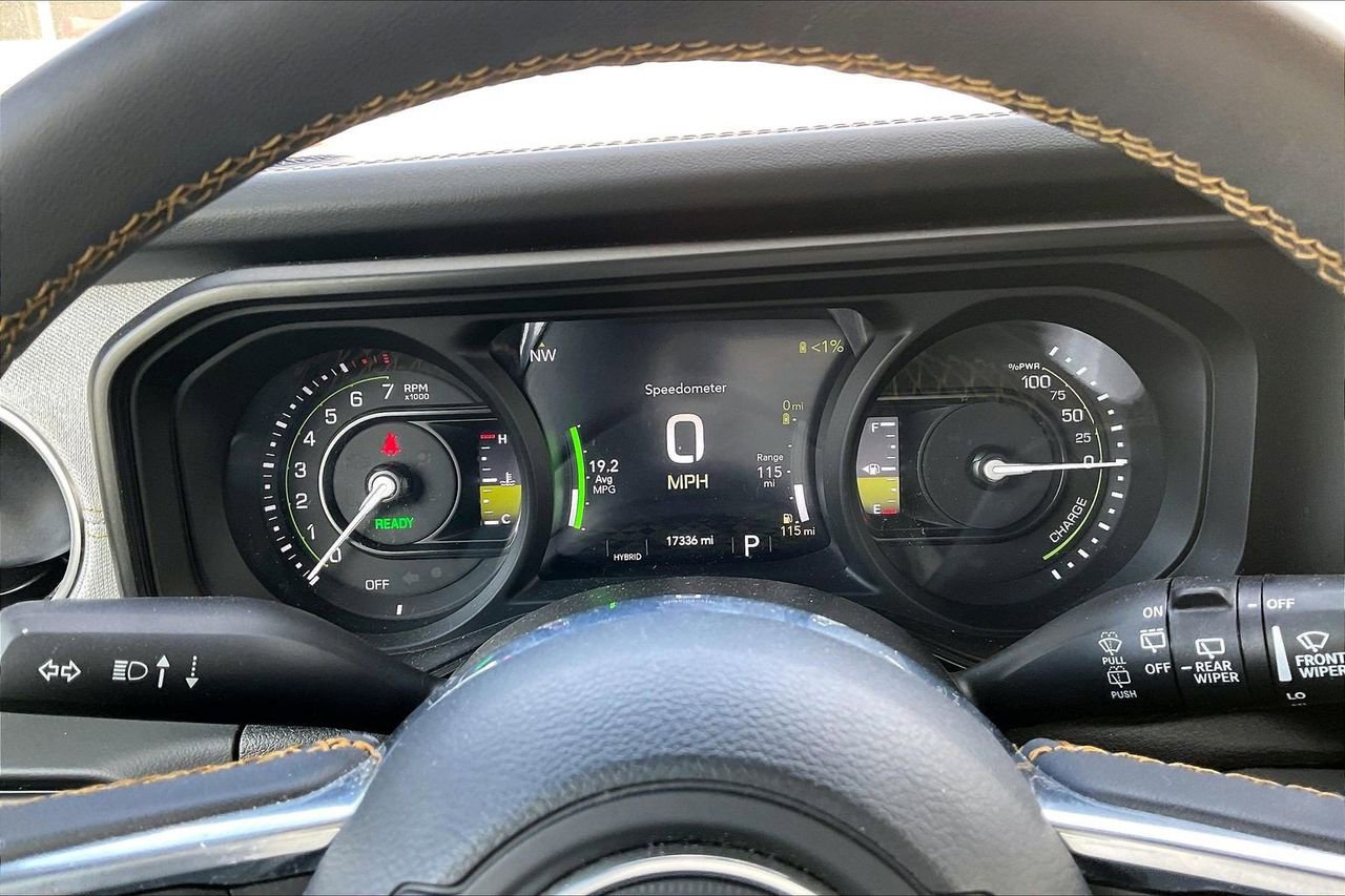 Used 2024 Jeep Wrangler Unlimited Sahara image 11