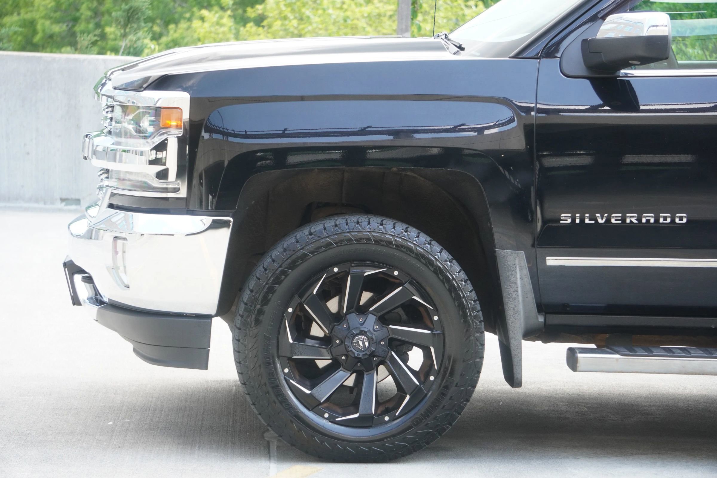 Used 2017 Chevrolet Silverado 1500 LTZ w/ Sport Package AWD/4WD image 28