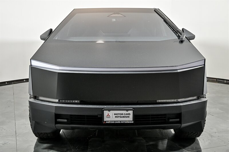 Used 2024 Tesla Cybertruck AWD Crew Cab image 4