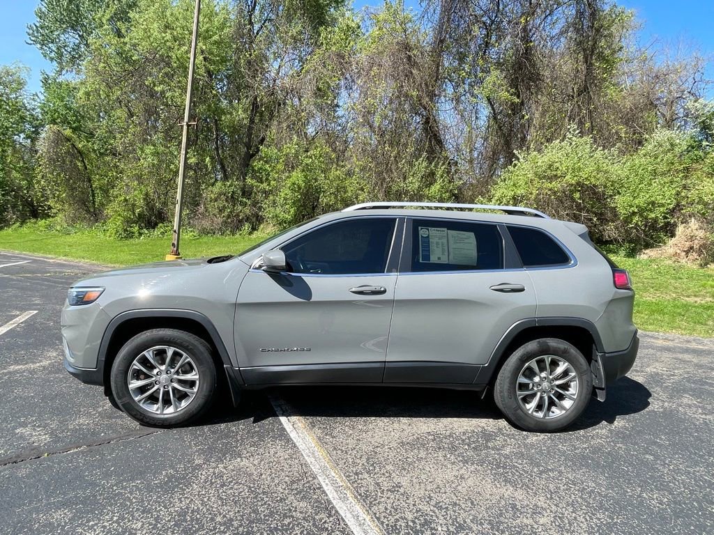 Used 2019 Jeep Cherokee Latitude Plus w/ Cold Weather Group AWD/4WD image 6