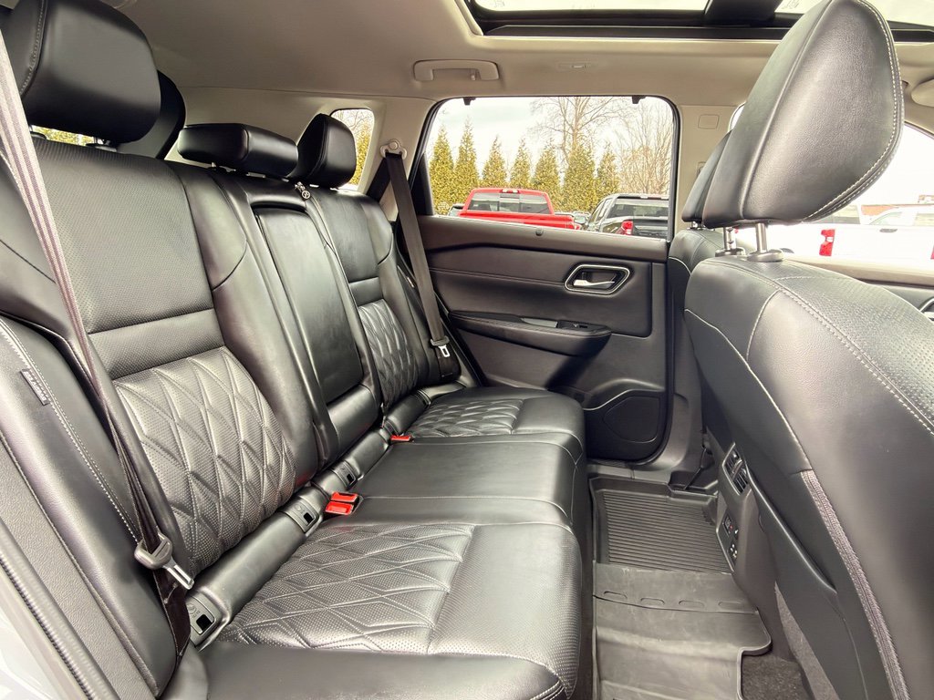 Used 2022 Nissan Rogue Platinum w/ Head-Up Display Package image 19