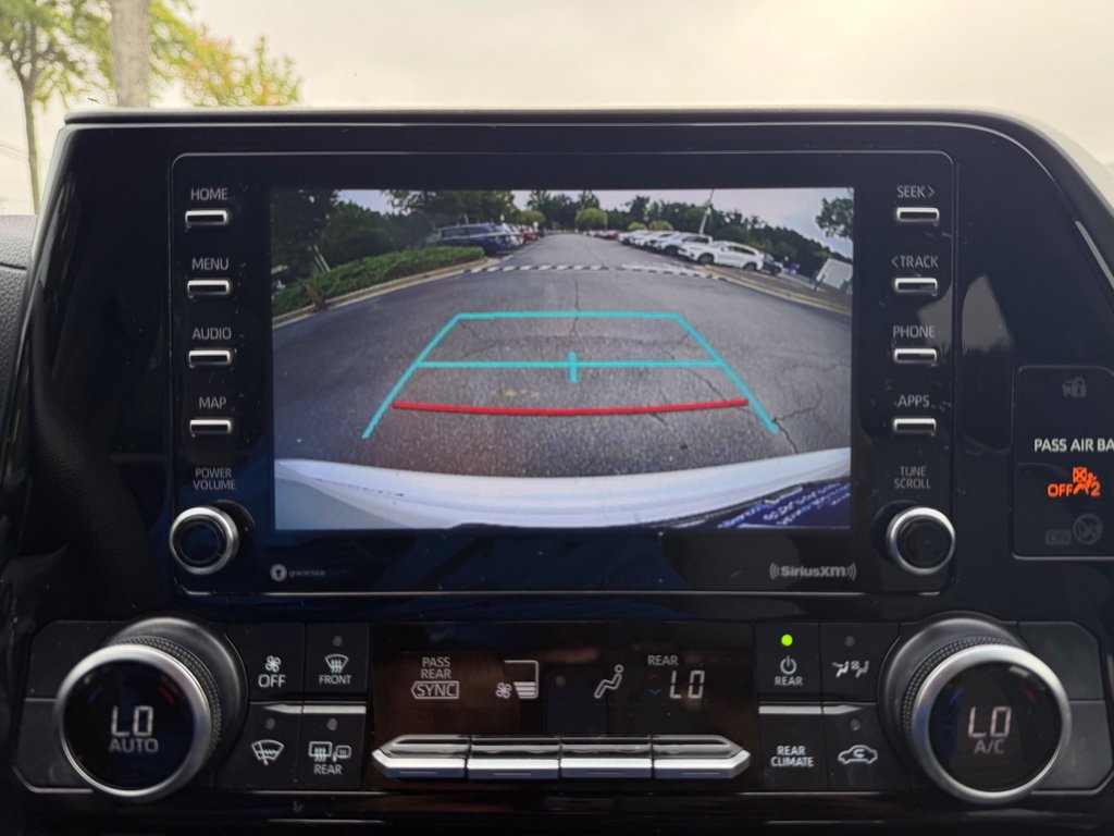 Used 2021 Toyota Highlander L FWD image 18