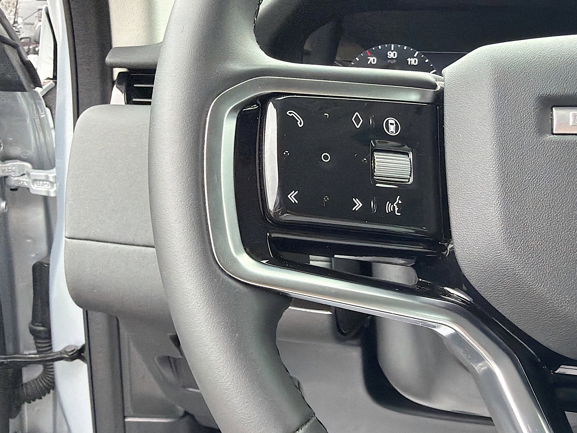 Used 2025 Land Rover Discovery Sport S AWD/4WD image 36