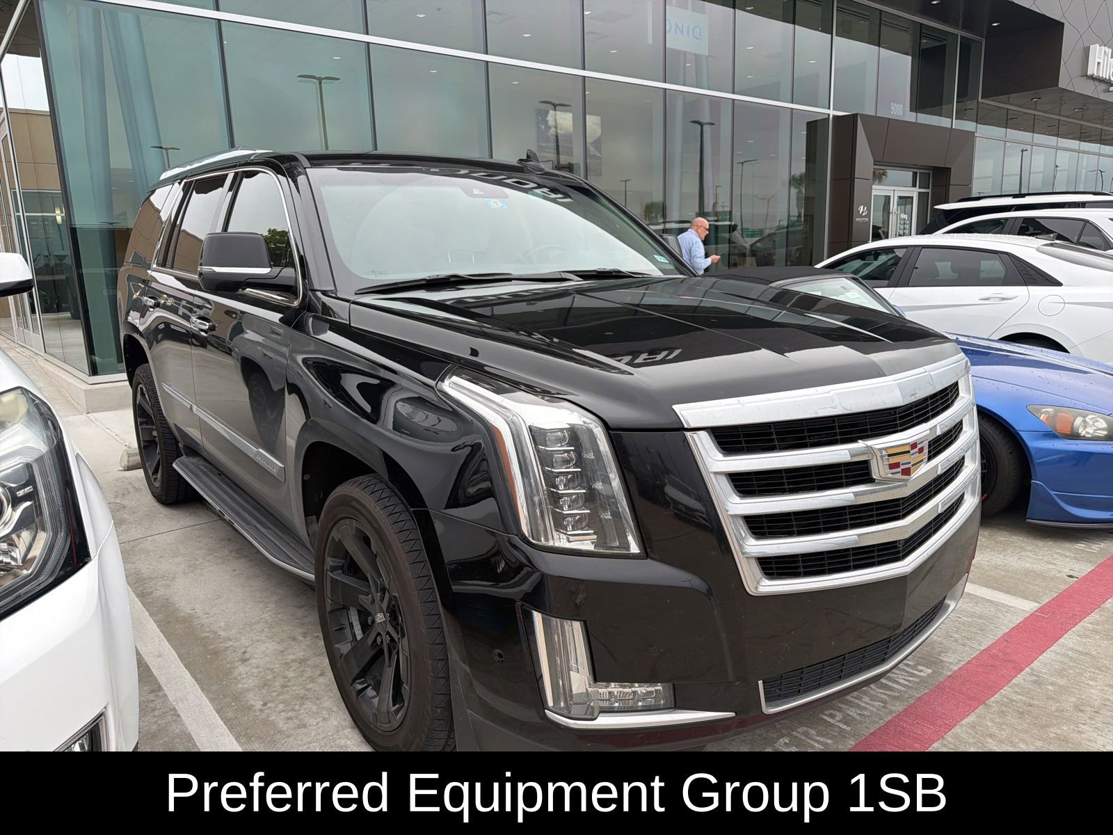 Used 2020 Cadillac Escalade Luxury AWD/4WD image 3