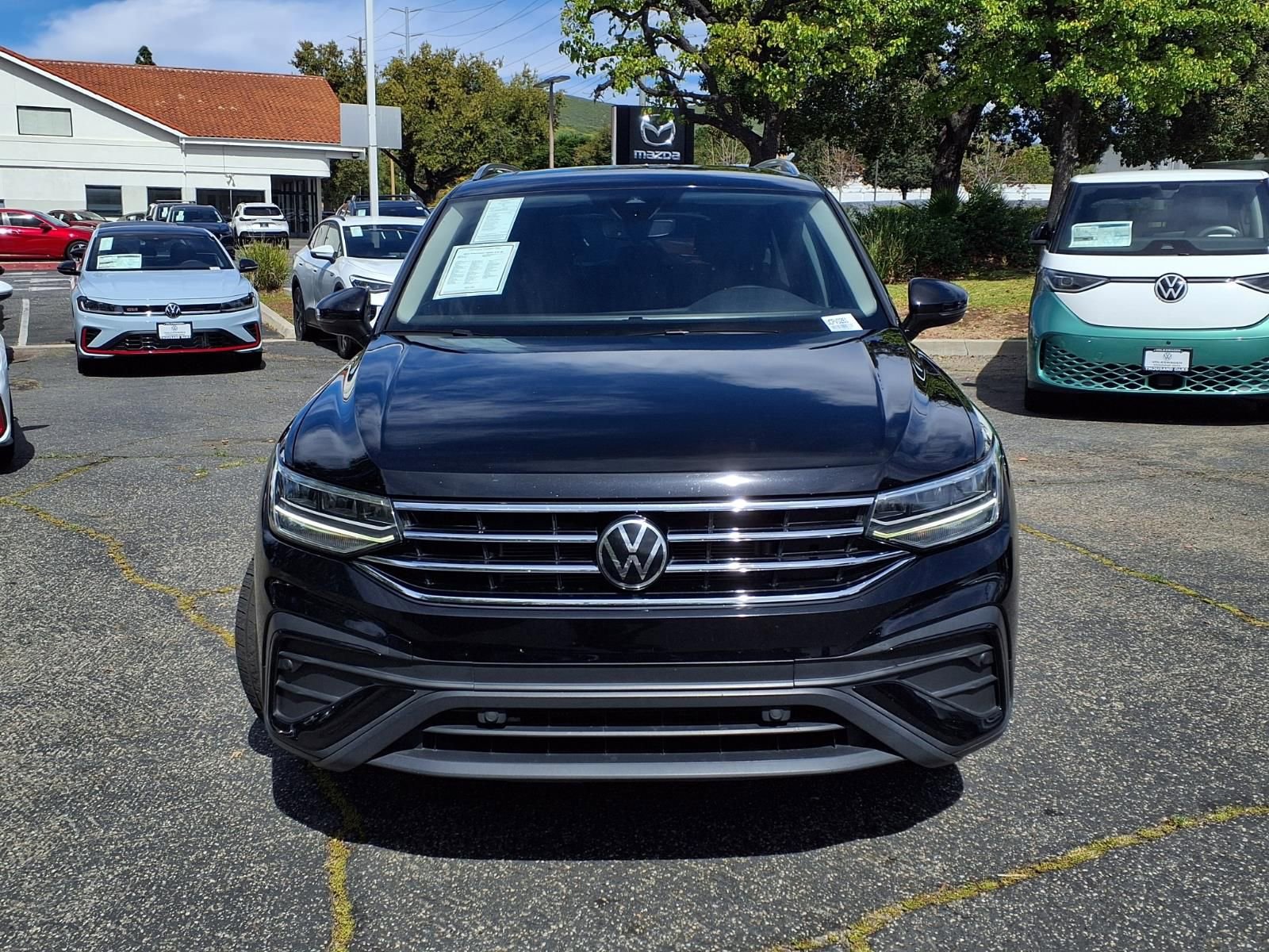 Used 2023 Volkswagen Tiguan SE w/ Panoramic Sunroof Package FWD image 2