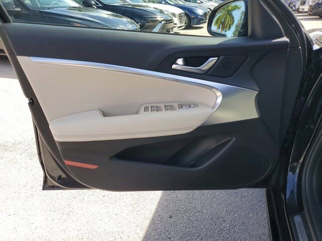 Used 2026 Genesis G70 2.5T image 13