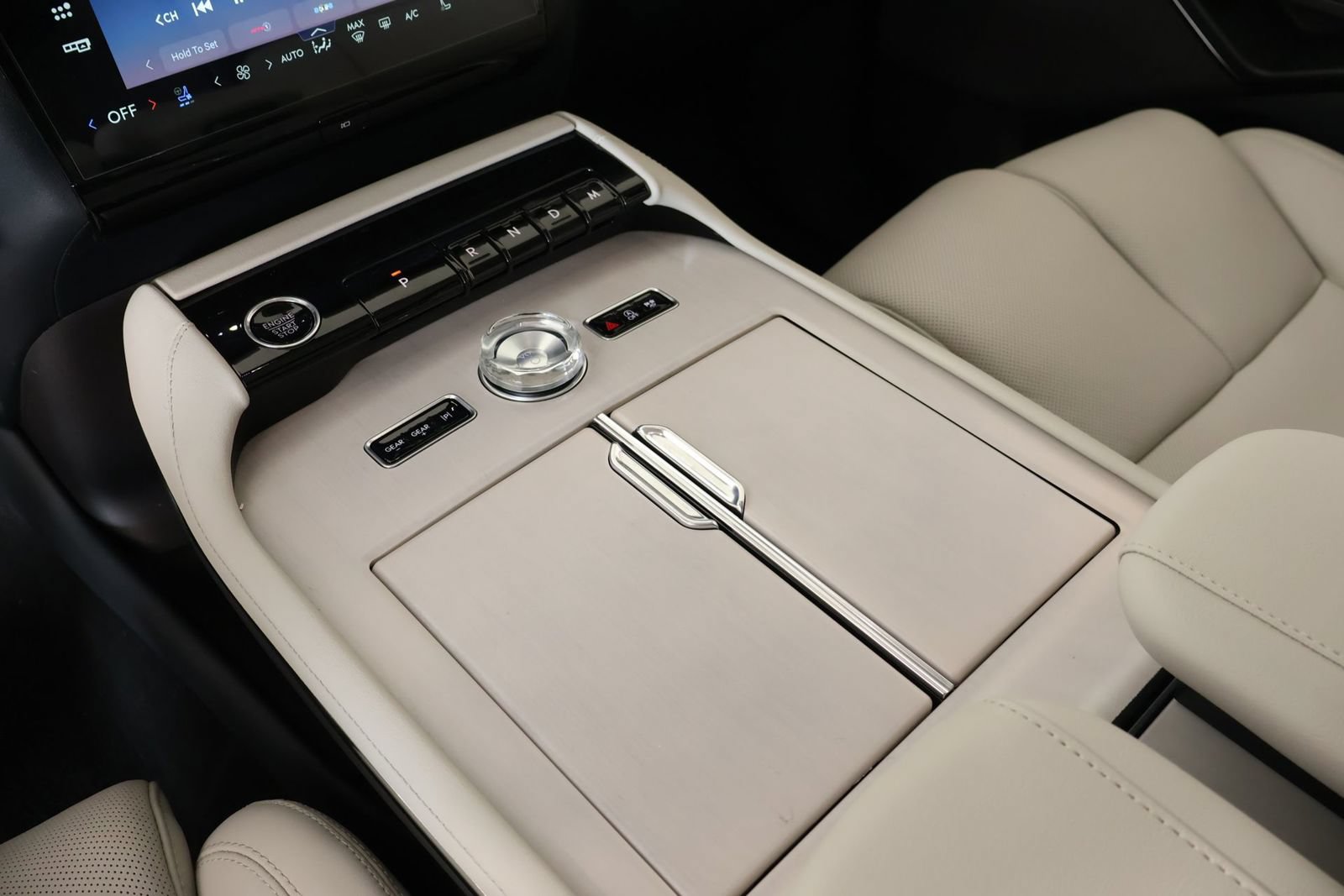 New 2025 Lincoln Navigator Reserve AWD/4WD image 9