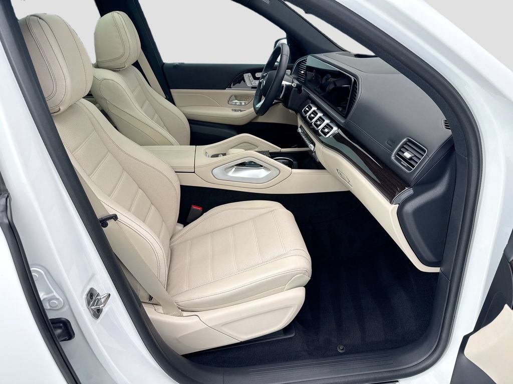 Used 2025 Mercedes-Benz GLS 580 4MATIC image 19