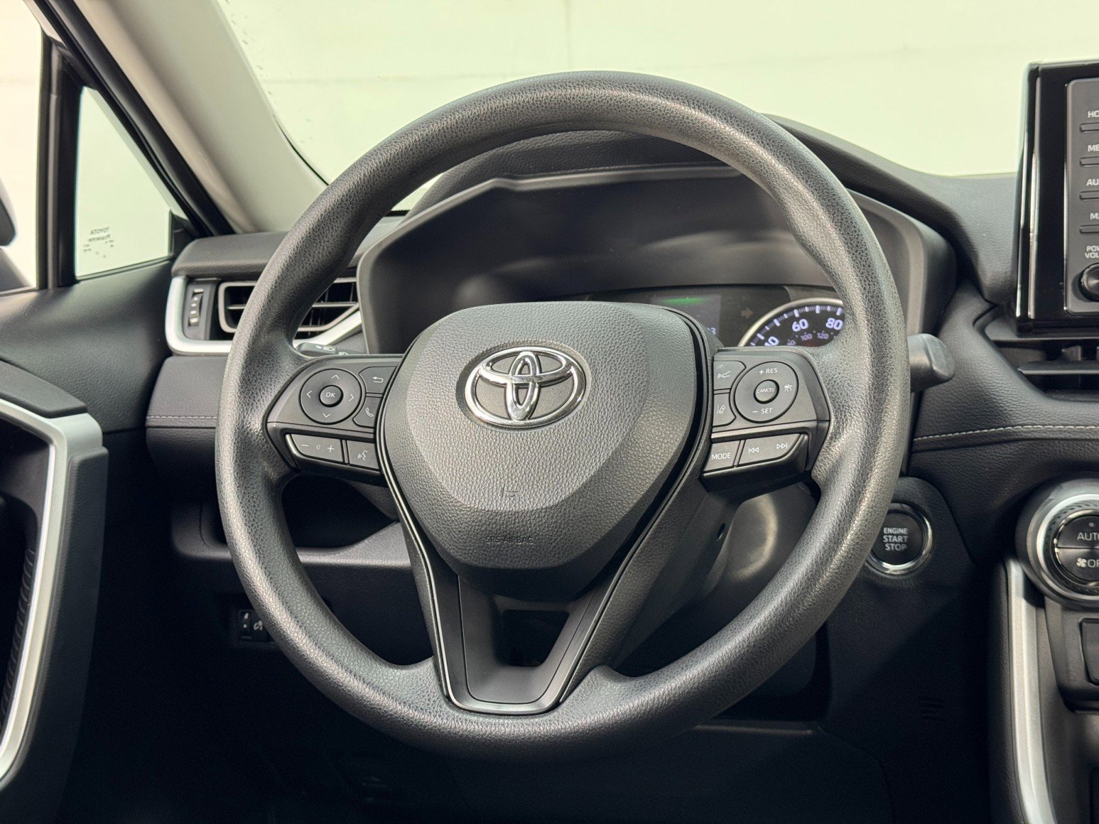 Used 2022 Toyota RAV4 XLE image 18