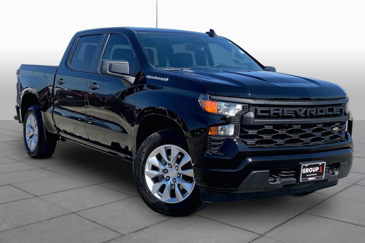 Used 2025 Chevrolet Silverado 1500 Custom RWD image 3