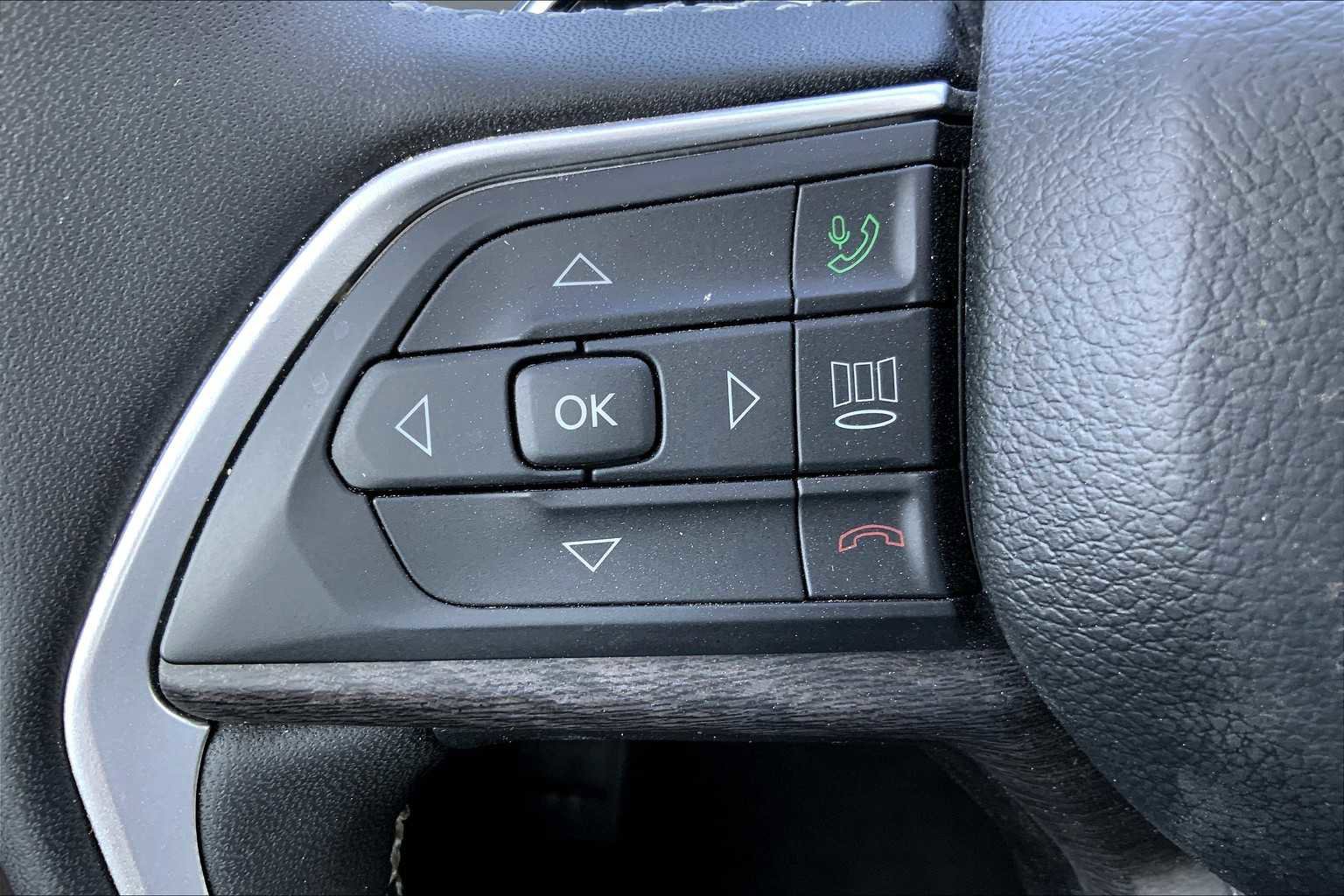 Used 2024 Jeep Grand Cherokee Limited image 21