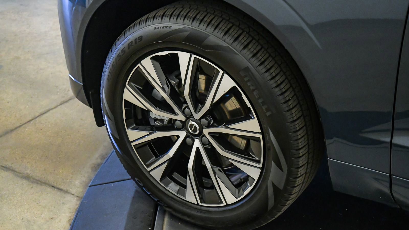 Certified 2025 Volvo XC60 B5 Core AWD/4WD image 10