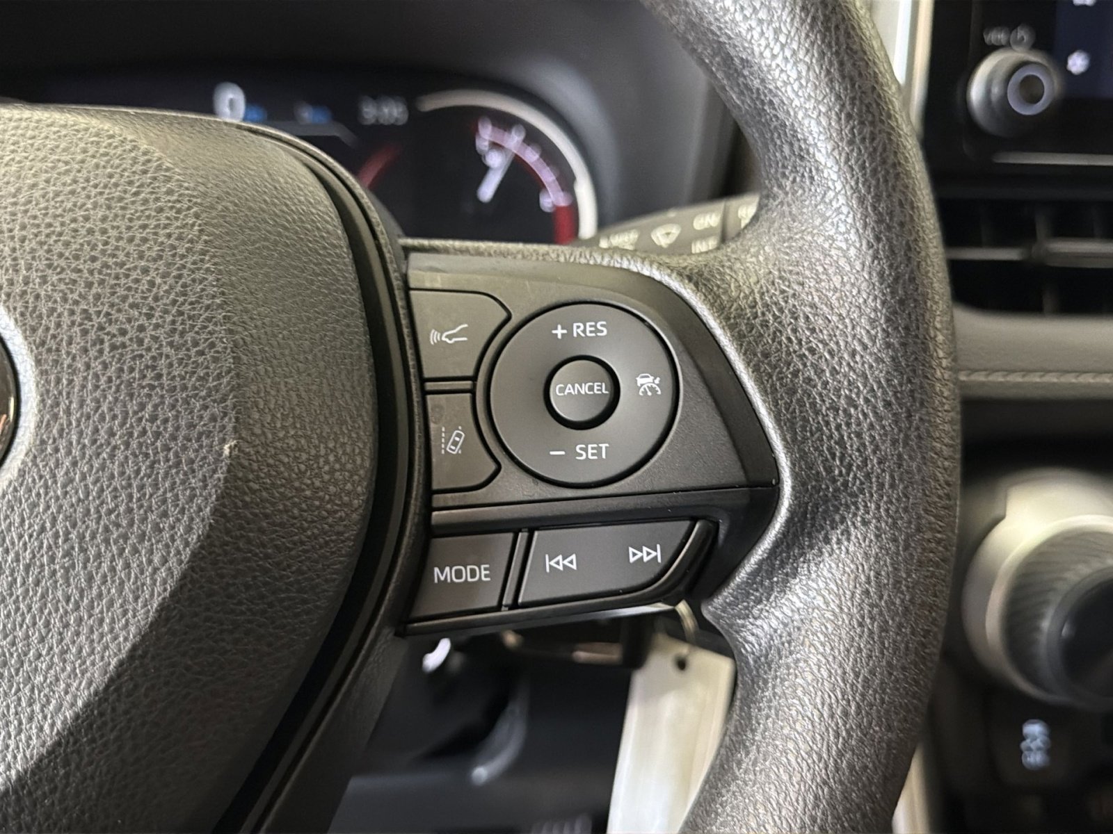 Used 2024 Toyota RAV4 LE AWD/4WD image 35